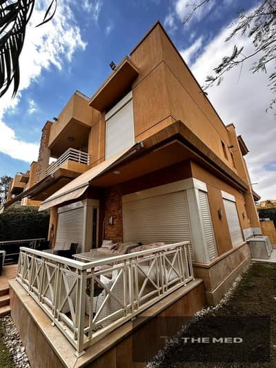 For sale in Sheikh Zayed, a fully finished villa with air conditioning and an elevator in a prime location