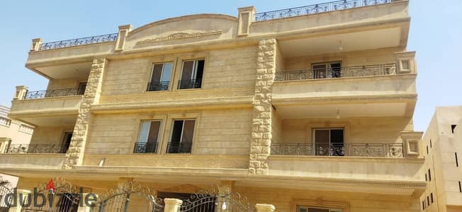 شقة للبيع بسعر لقطة 300م فى كمبوند غرب الجولف التجمع الخامس (الامتداد )