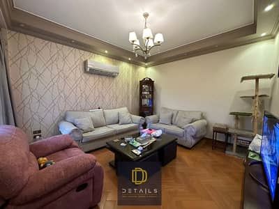 شقه ايجار مفروش فرش وتشطيب مودرن هاي اند مكيفه بالكامل ويوجد داخل العماره اسانسير في المرحله الاولي بكومباوند الخمائل الشيخ زايد