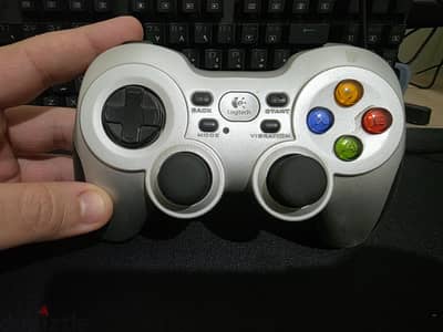Logitech F710 Wireless Gamepad