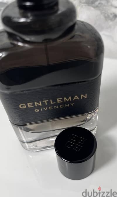 العطر متاخد منو أقل من١٥ملي فقط بدون الكرتونهGivenchy Gentleman Boisée