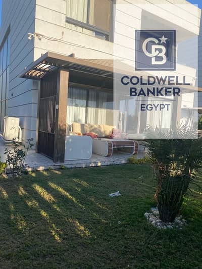 فيلا مستقلة403م+جاردن كبيره 250م جاهزة للاستلام الفوري بإطلالة مباشرة على نادي البروج داخل كمبوند البروج بمدينة الشروق-3 غرف نوم وتشطيب التراسوبر لوكس