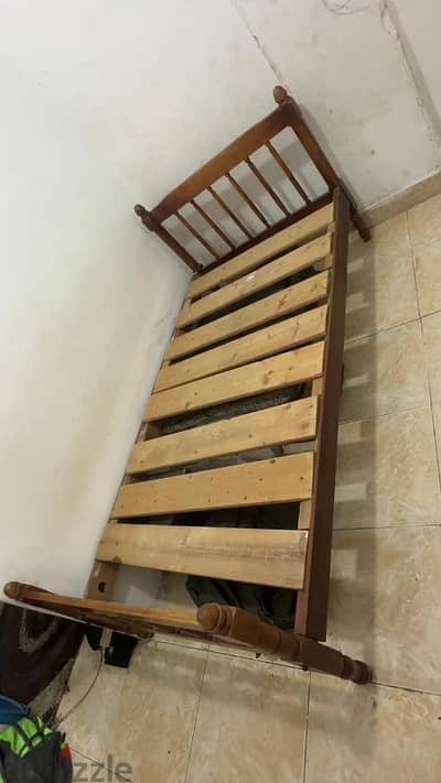 سرير متر بالمرتبه