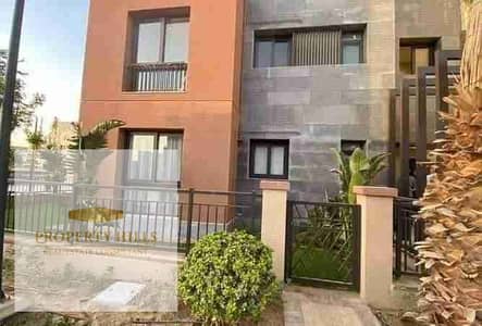 فيلا في ديستريكت 5 جاهزة للمعاينة مع جراج خاص بالفيلا لعربيتين  • نوع الوحدة: فيلا • المساحة: 236 م² • الموقع: كمباوند ديستريكت 5 – القاهرة الجديدة • الحالة: جاهزة للمعاينة  مميزات المشروع:  موقع متميز في قلب القاهرة الجديدة  تصميمات عصرية وتشطيبات فاخرة