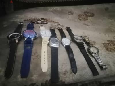 يوجد ساعات وقطع غيار للساعات للبيع