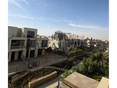 توين هاوس بأقل من سعر السوق موقع مميز علي مساحات خضراء في مدينة الشروق بكمبوند سوديك إيست