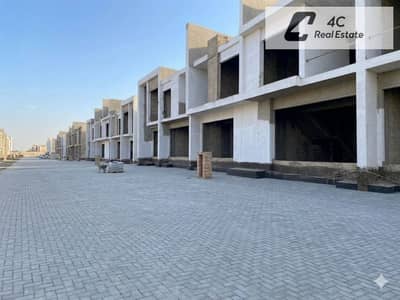 Townhouse Middle 285 m for sale view lake&landscape under market price very prime location in Saada Horizon,New Cairo