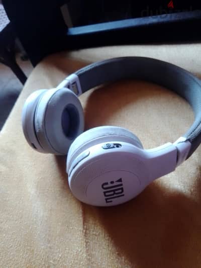 JBL E45BT بسعر 250ج