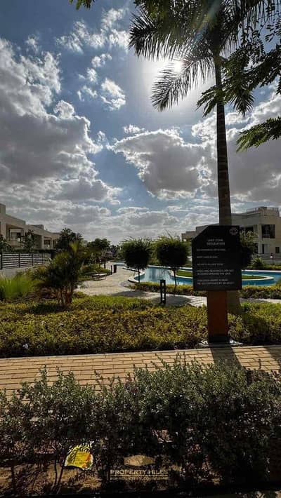 تاون هاوس فوري لقطه  للبيع في قلب الشيخ زايد أمام بيفرلي هيلز مباشرة وعلى وصلة دهشور