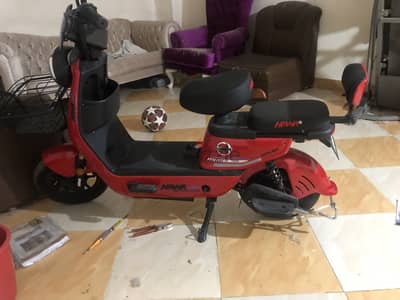 Electric Super b scooter with two seats and lithium lond last battery