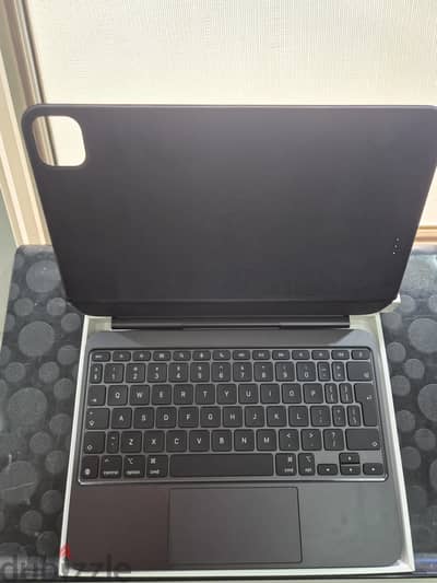 Apple Magic Keyboard for iPad pro M4 M5 only