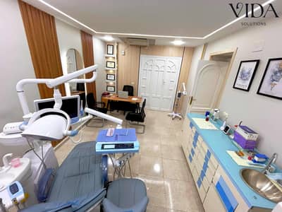 عيادة اسنان متشطبة و مفروشة  بجميع الاجهزة للايجار فى اكتوبر  بالقرب من الحصرى