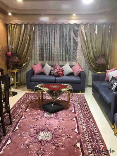 شقه الإيجار مفروشه  موقع مميز جداً بجوار نادي الصيد