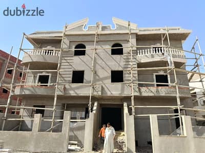 Apartment 167m² in the most prestigious villa district, steps from Terrace Mall and Sadat Road. Installments over 20 months.