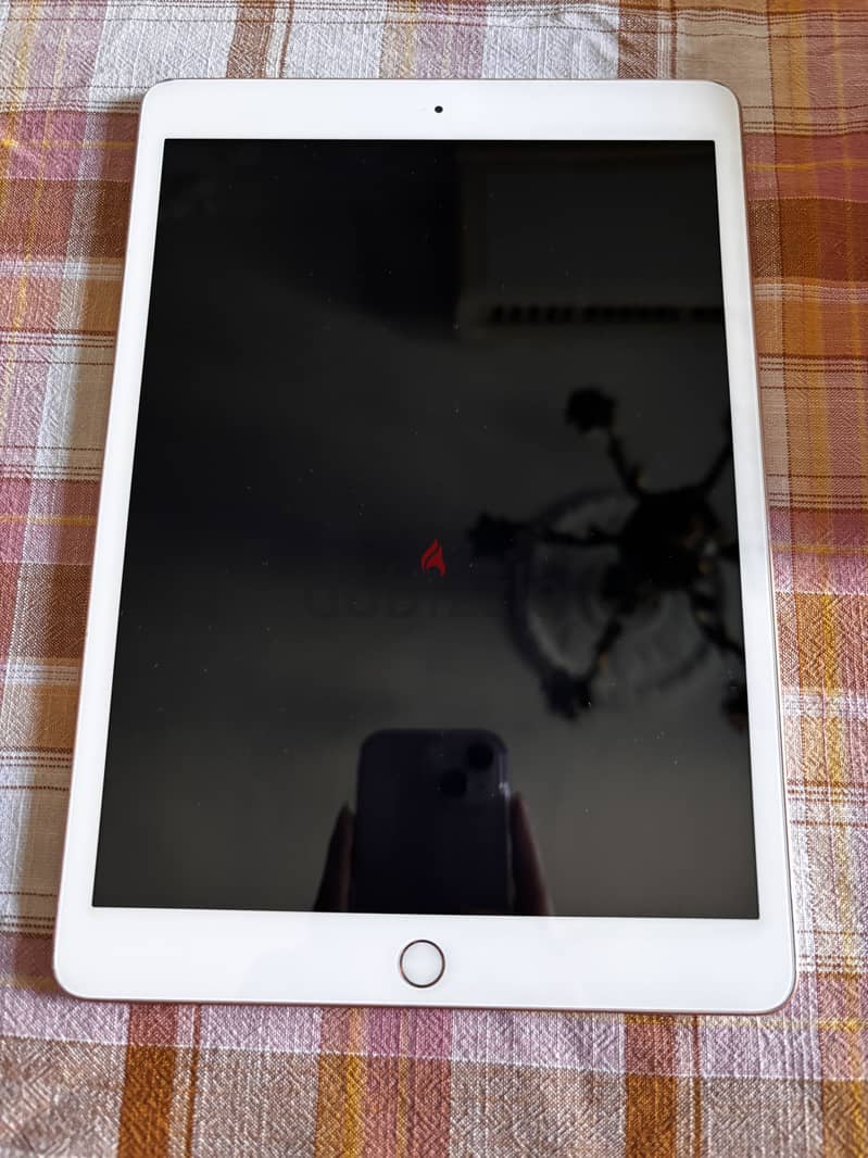 Ipad 8th generation, great condition. 6