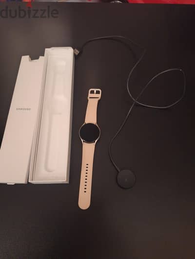Samsung Watch 4 40 m إستخدام ٤ أيام فقط كالجديده
