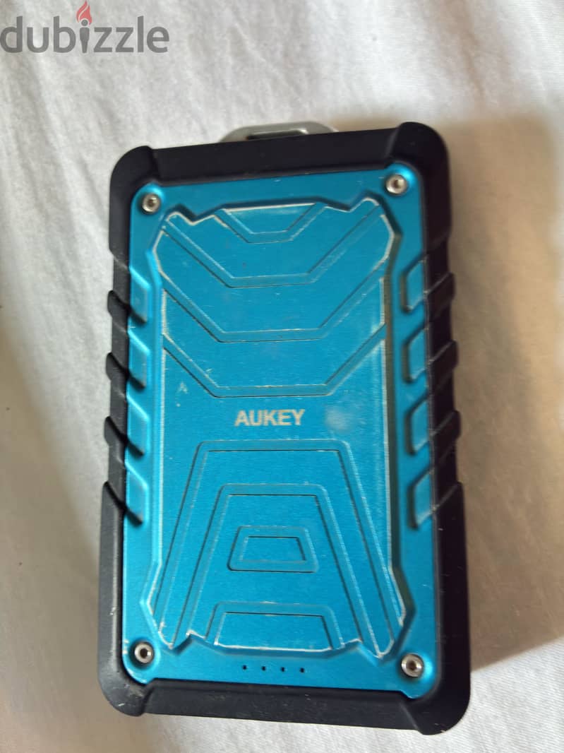 AUKEY power bank 2