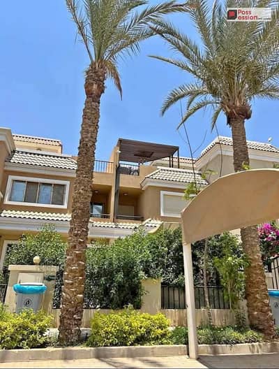 تاون هاوس للبيع بسعر مميز في كمبوند سراي Sarai - معاها جاردن 160م بفيو مفتوح لوكيشن علي طريق السويس سور في سور مع مدينتي دقايق من الجولدن سكوير والAuc