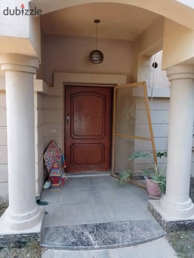 For rent, a 400 m townhouse with kitchen and air conditioners inside the Daraa Gardens compound, 6 October, at a special price