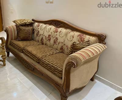 طقم انتريه شيك بحاله ممتازه