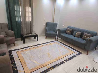 شقة للايجار 250 متر  4غرف بالمطبخ والتكييفات الشيخ زايد
