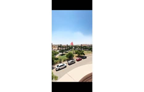 شقه  مميزه للبيع في مدينه الشروق الحي الرابع  مساحه 260 متر
