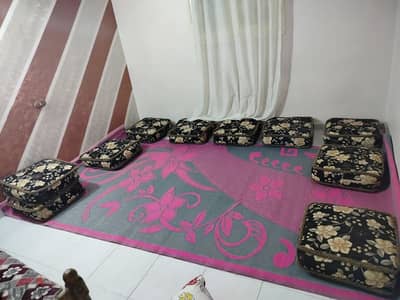 قعده عربي عباره عن ١٠ مخدات