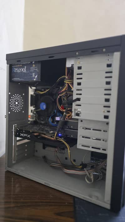 كمبيوتر i5 الجيل الرابع و رام ٨ جيجا و كارت شاشة rx 570 4 gb