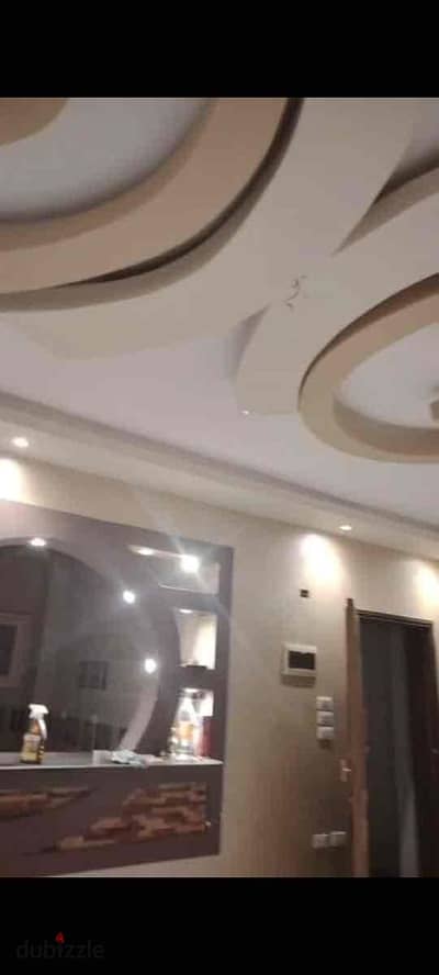 شقه للإيجار ثلاث غرف مطلوب 3000 في العاشر من شهر