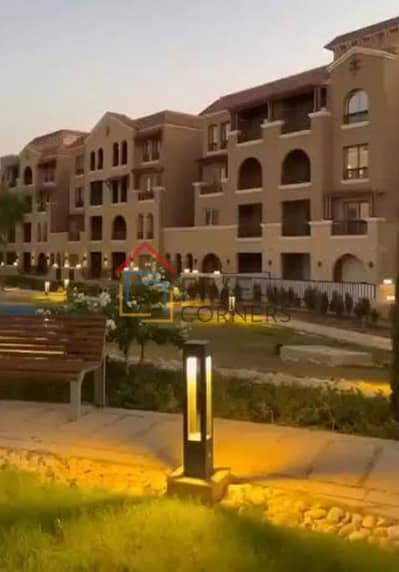 استلام فورى دوبليكس للبيع 256 متر + روف جاهزة للسكن كمبوند ساكن وعايش على طريق السويس بالقرب من حسن علام ولافيستا بالقرب من اهم المحاور والخدمات