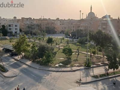 شقة للبيع من المالك ١٩٠ غرب سوميد مج ١١ فيو علي لاند سكيب بجوار دولفين