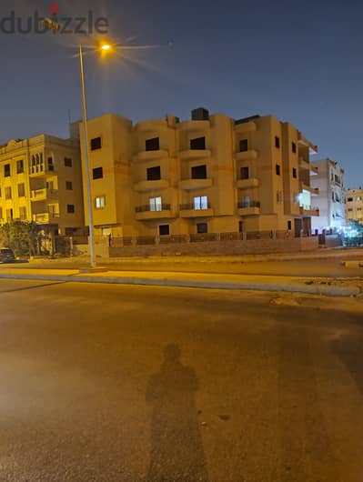 للإيجار من المالك مباشرة شقة في مدينة الشروق المنطقة الثامنة