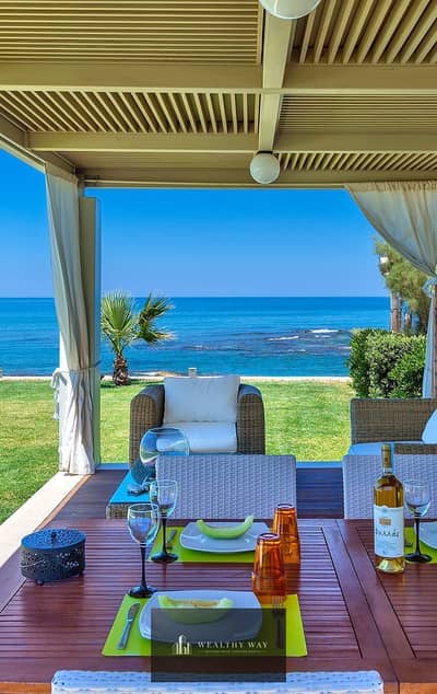 استلام فوري علي البحر مباشرة شاليه للبيع في الساحل الشمالي قرية لافيستا باي la vista bay north coast بجوار ماونتن فيو و مراسي و امواج super lux جاهز