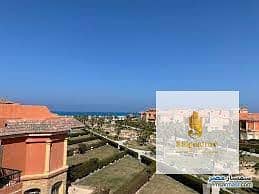 Duplex for sale in Blumar North Coast, steps from the sea and with a pool view. Fully furnished and equipped with appliances and 4 air conditioners