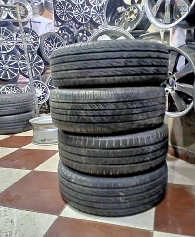 طقم بريدجستون 15*195*65 بحالة ممتازة