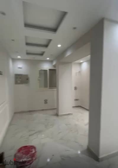 شقة للايجار الفاضي بموقع متميز جدا بزهراء المعادي الشطر العاشر خطوات من كارفور الدائري بالقرب من جميع الخدمات
