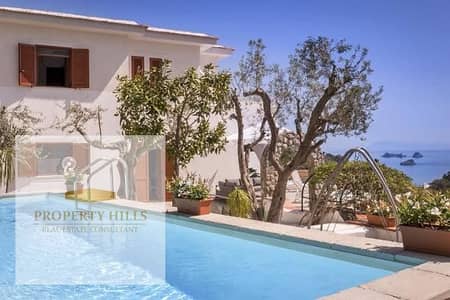 A beachfront penthouse on the coast at the lowest price on the market. Own it for only 850,000 EGP