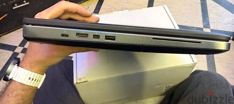 Dell Precision 7520 5