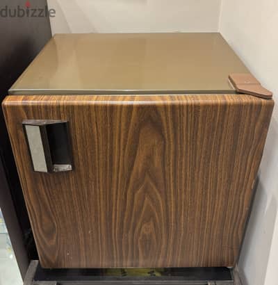 Gold star ثلاجة ميني بار