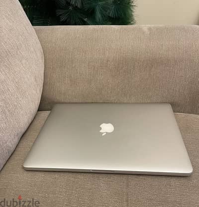MacBook Pro 15 inch 2015 storage 512 GB
