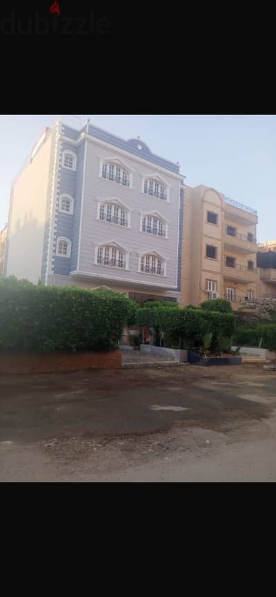 عمارة للبيع فى الحى التانى ٦ اكتوبر بجوار جمعة msa