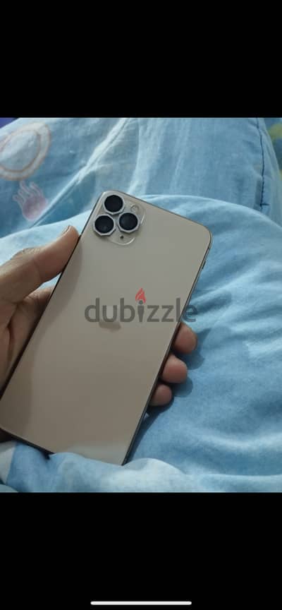 ١١ برو ماكس للبيع