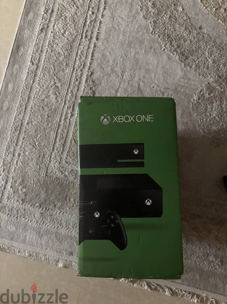 xbox with one controller with cartoon 5