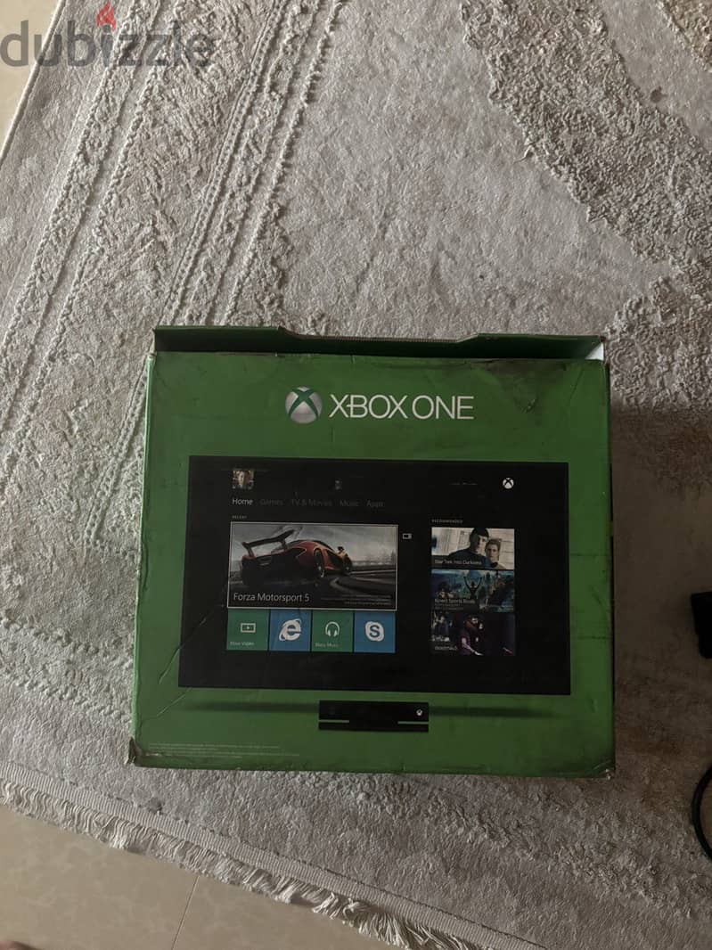 xbox with one controller with cartoon 7