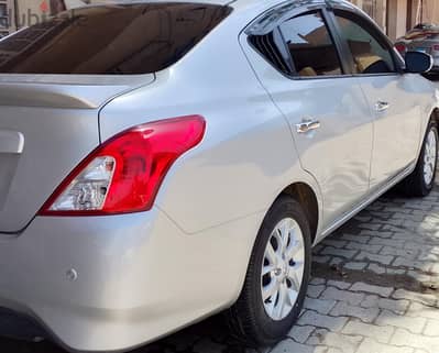 نيسان صنى زيرو أعلى فئه للأيجار بالسائق فقط لجميع السفر والرحلات