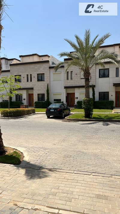 تاون هاوس استلام فوري موقع مميز ريسيل اقل سعر في الماركت 4 غرف جاهزه للمعاينه في اي وقت للبيع في Azzar 2 Infinity