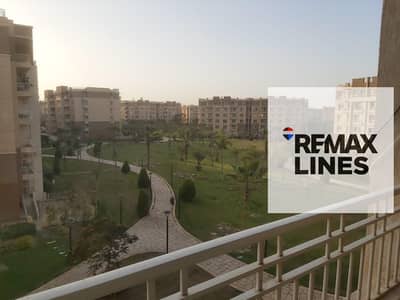 Furnished apartment for rent in Madinaty B11 with a direct view of a wide garden, exceptional location, steps away from the mall, pharmacy, Kraft Zone, and buses
