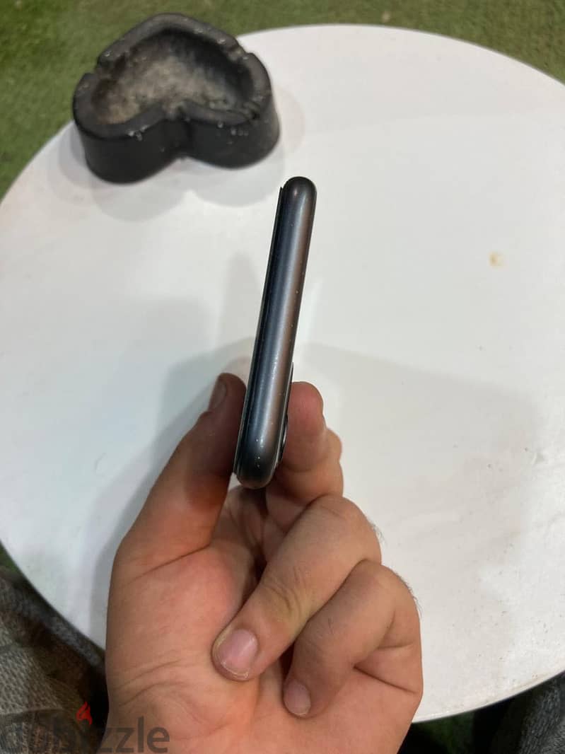 iPhone 11 3