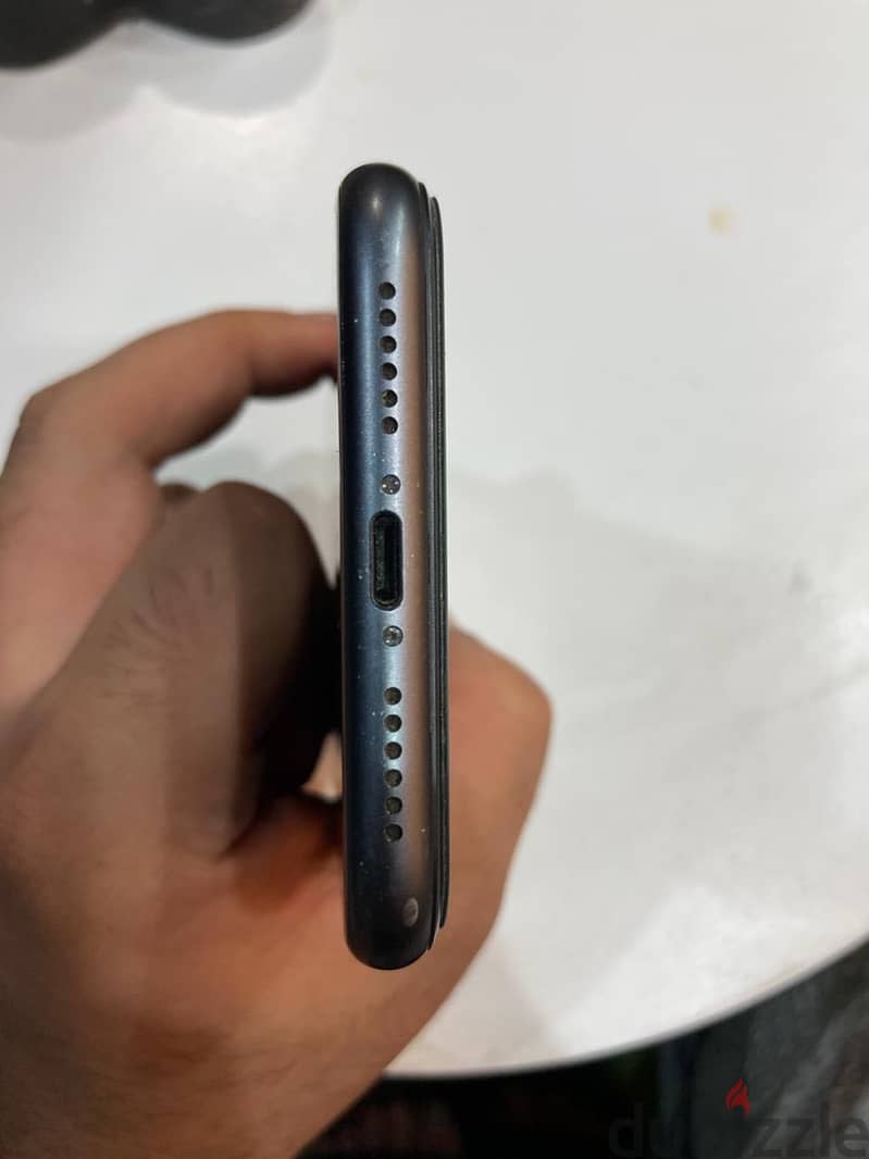 iPhone 11 4