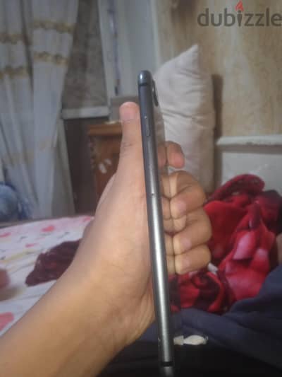 آبل - آيفون 8 بلس